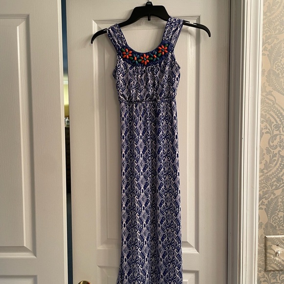 Trixxi Blue and White Maxi Dress with Floral Accents
Decorative beading - Picture 1 of 3